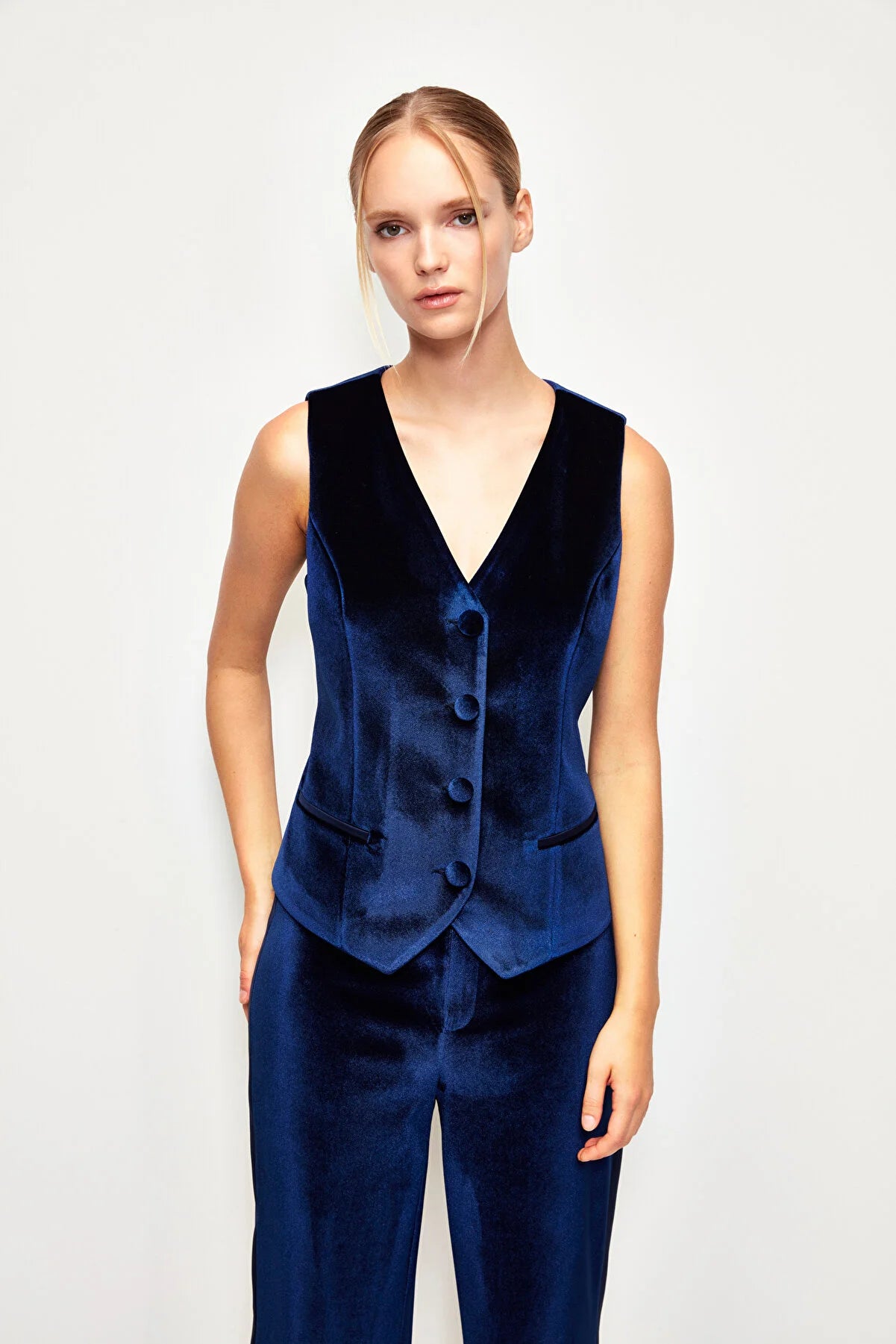 Damoné Vest