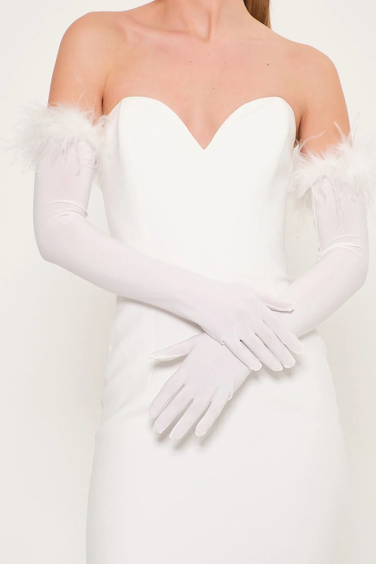 Ariana Gloves 01